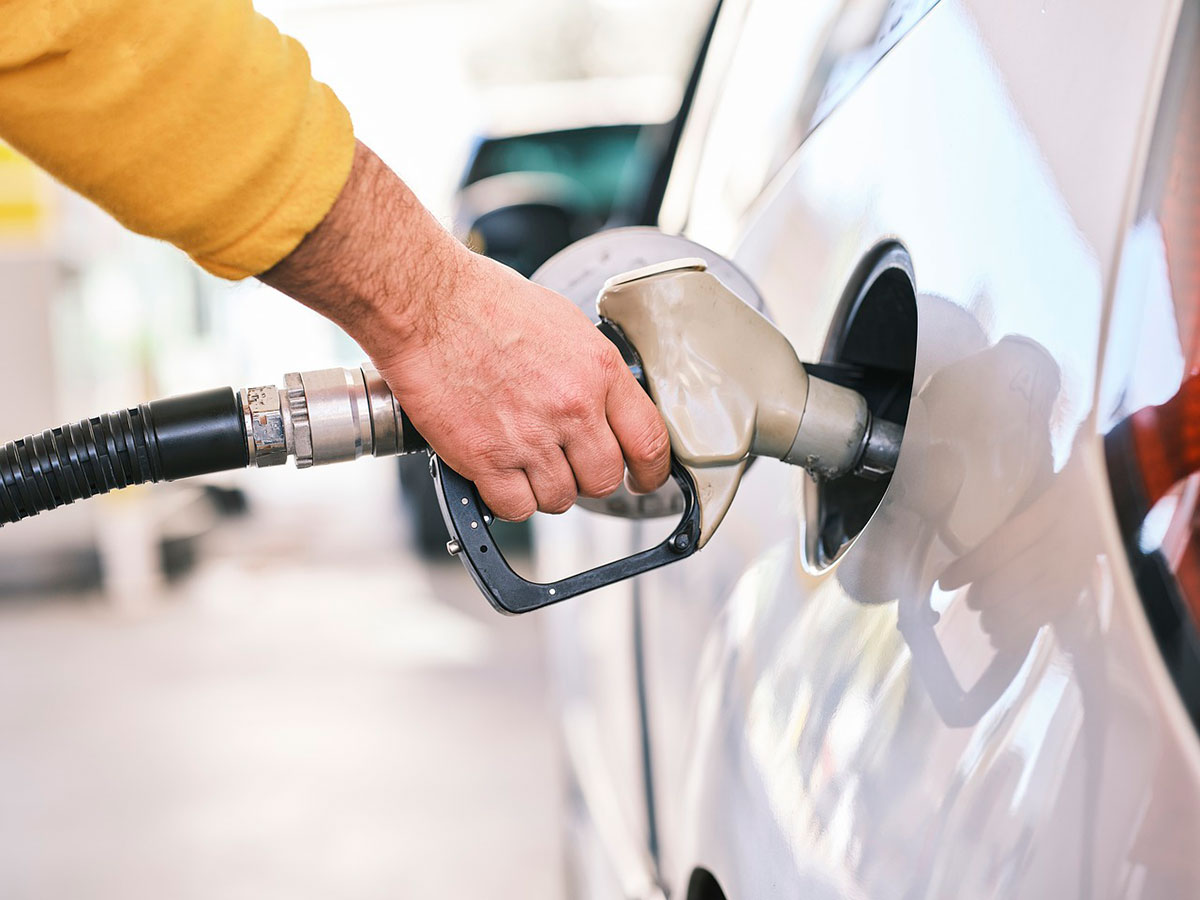 9 formas de ahorrar combustible al conducir